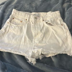 WHITE ZARA DENIM SHORTS